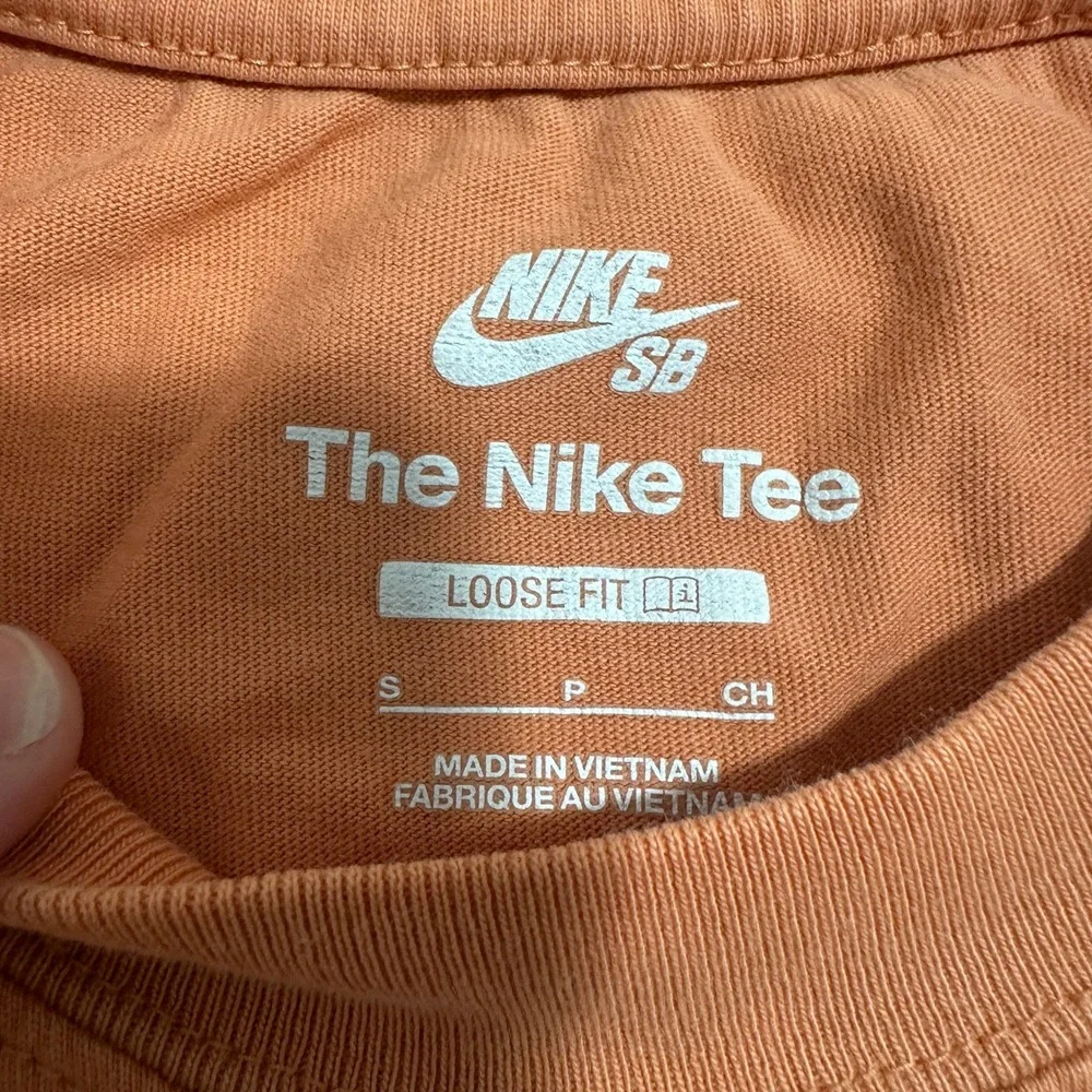The Nike Tee Crew-Neck T-Shirt Short Sleeve Loose Fit Orange‎ Mens Size S